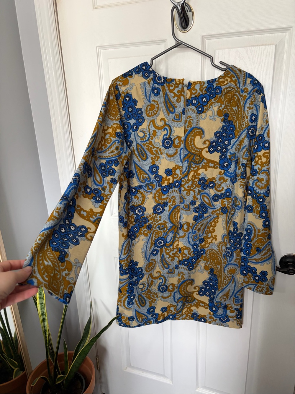 1960s Psychedelic Print Mini Dress - Picture 6 of 8